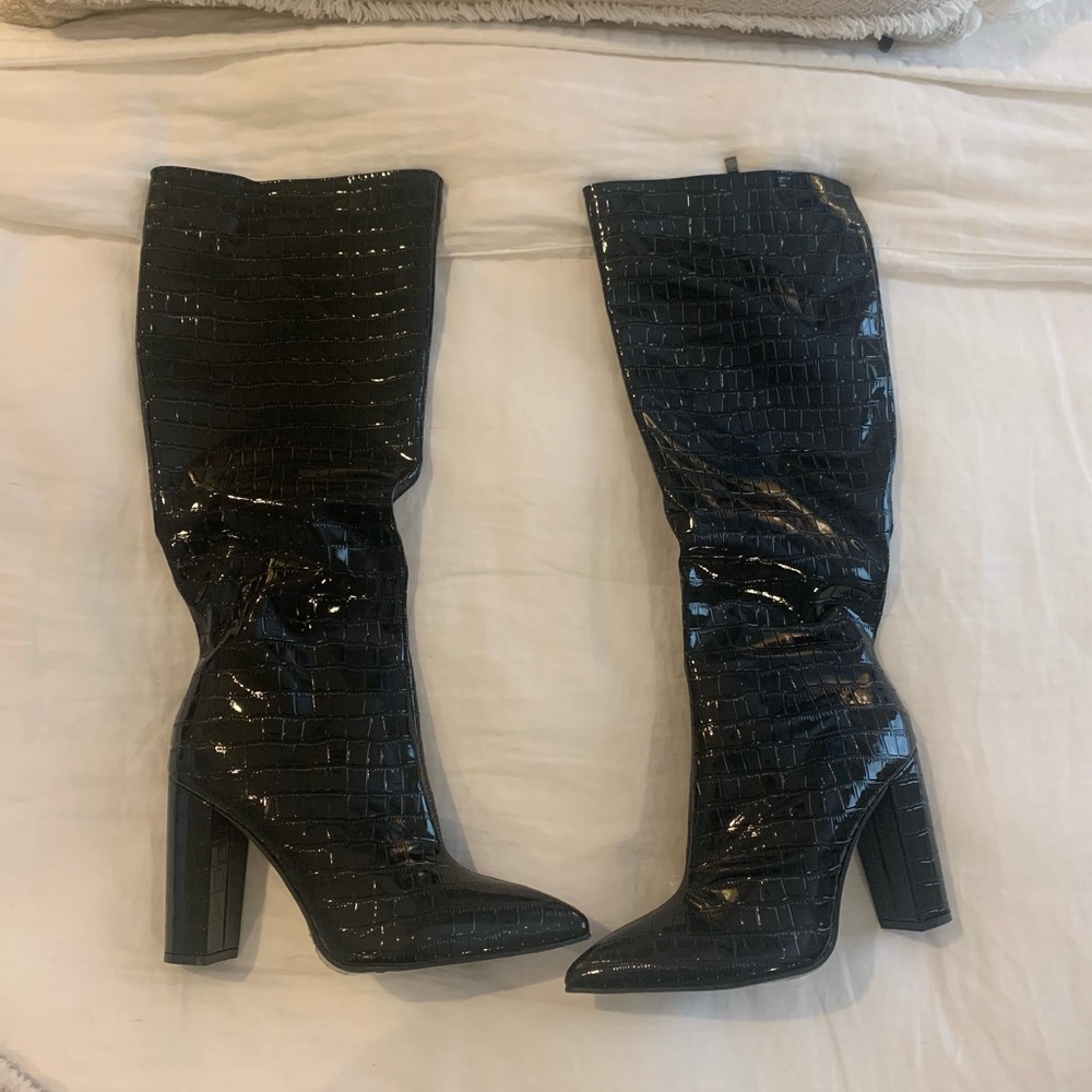 BRAND NEW, never worn!!! Black knee high boots size 41